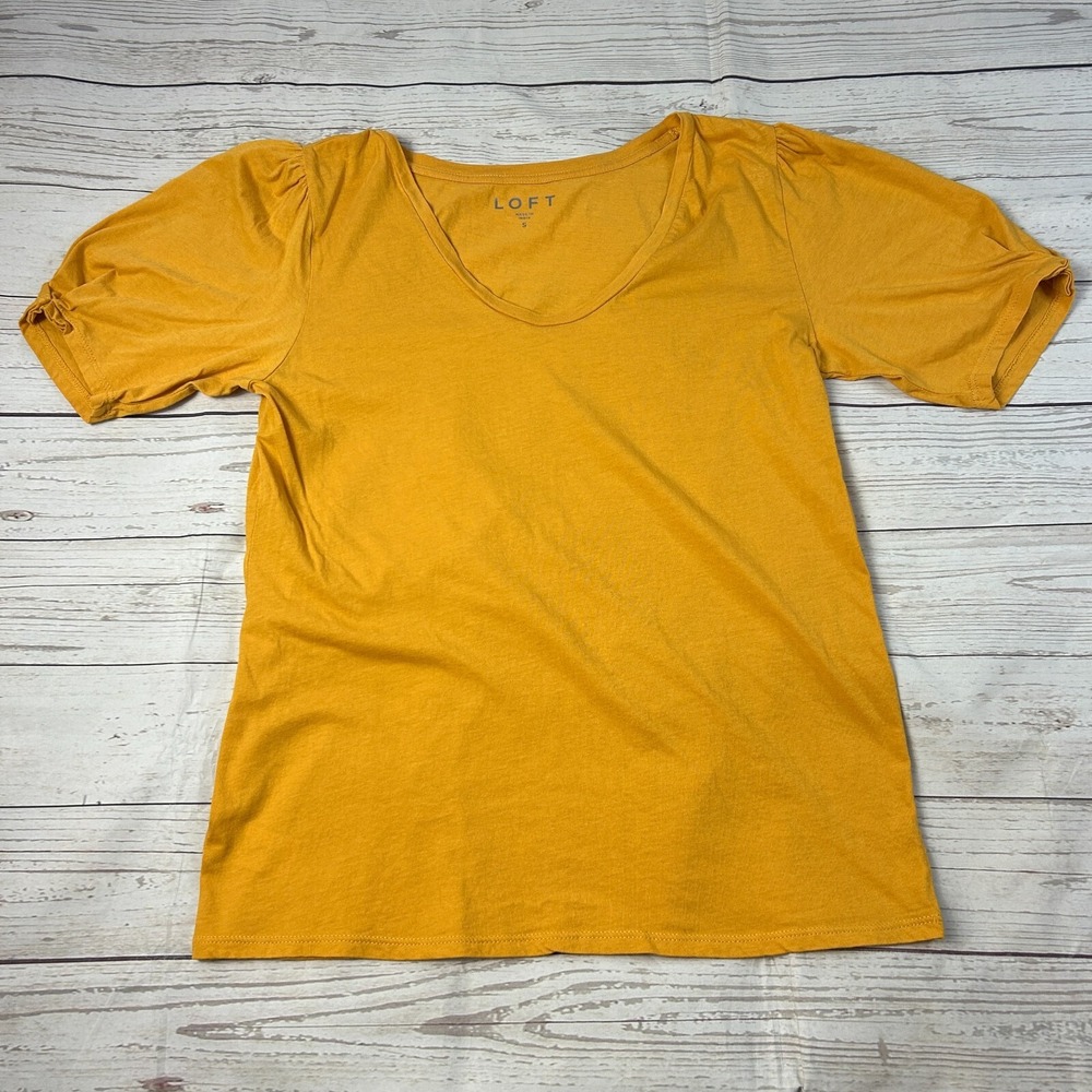 Loft Short Sleeve Yellow V Neck Shirt Women's Size Small‎